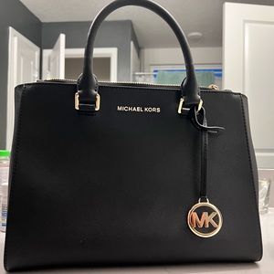 Michael Kors satchel with crossbody strap removable